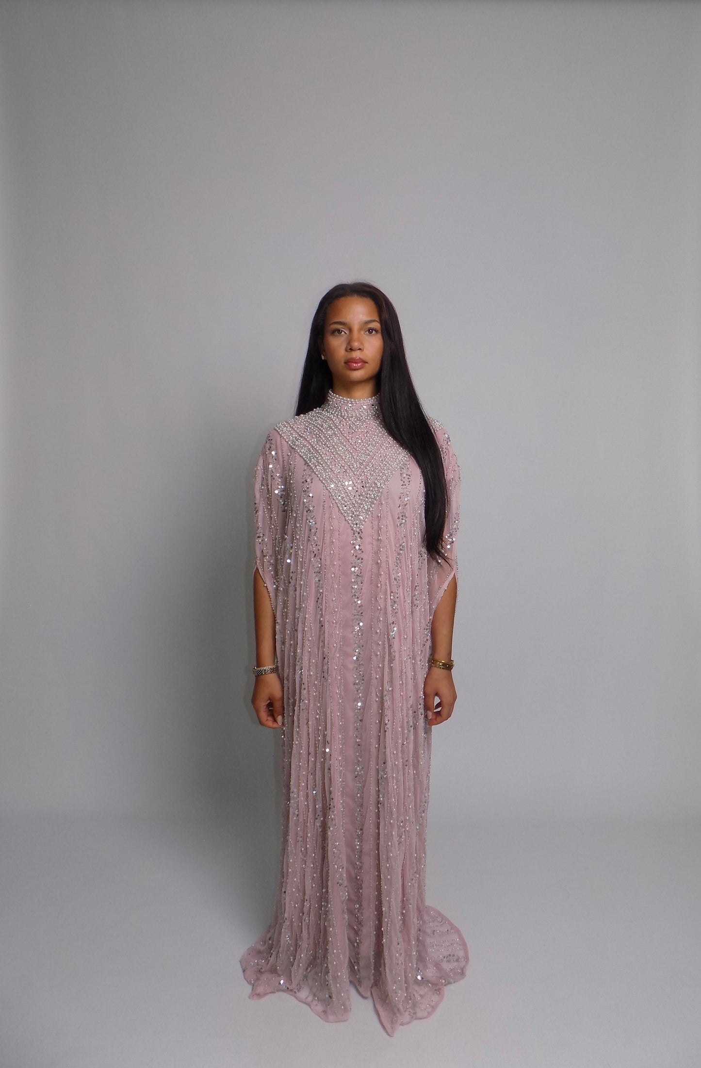 Handbestickte Abaya – Perlen & Kristall Edition